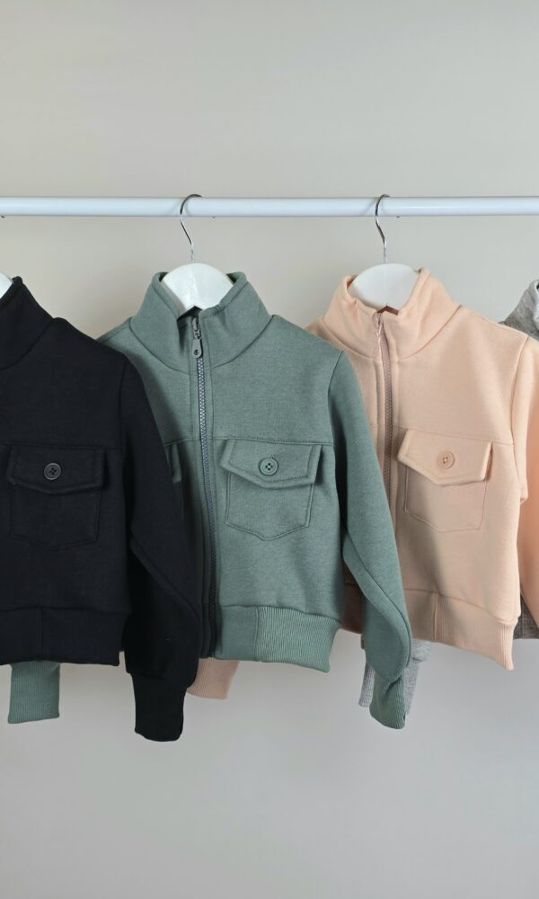 Alternative view of Campera Frizada Cuello Alto con Bolsillo Boton