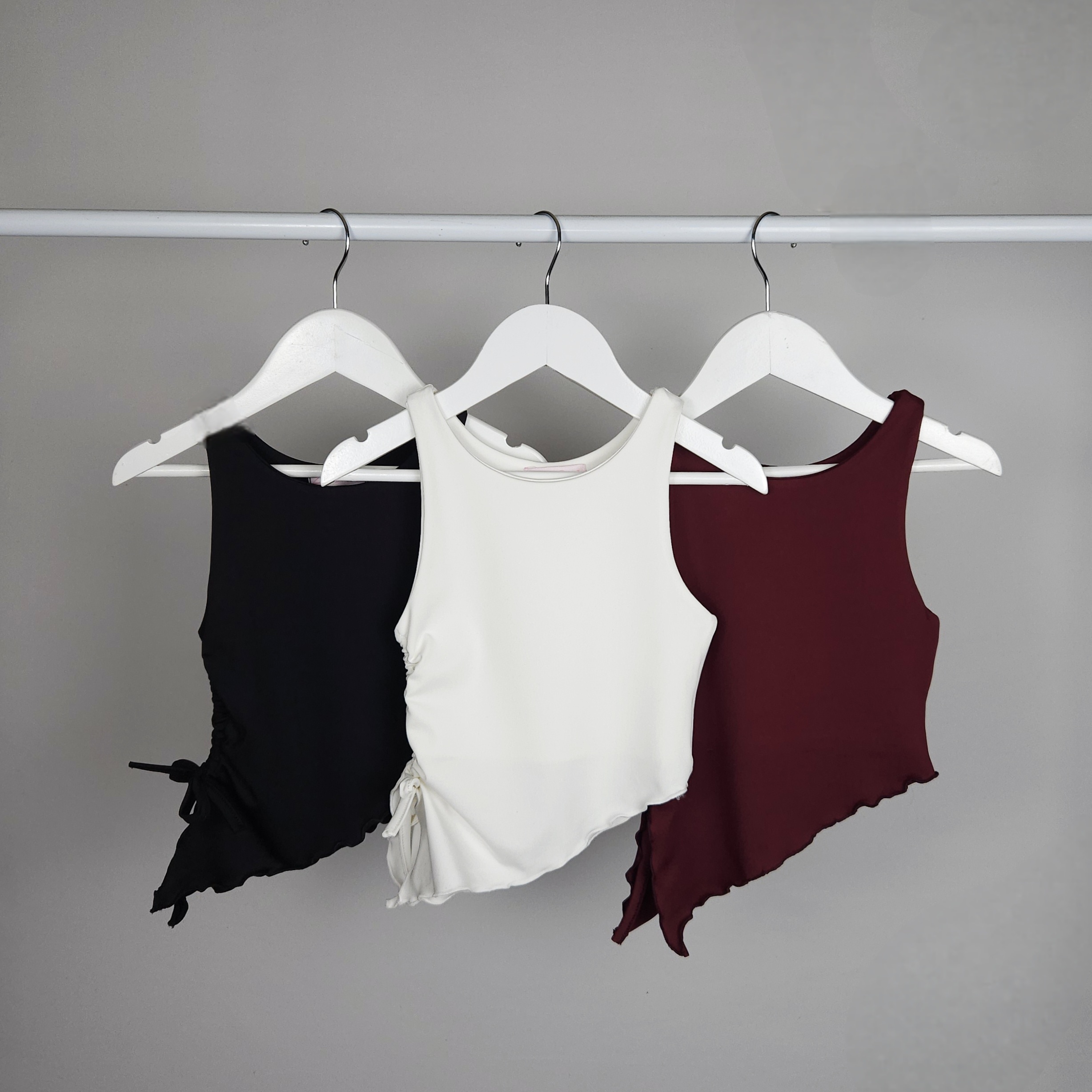 Musculosa Nena Microfibra Lisa Irregular con Fruce - Imagen 2