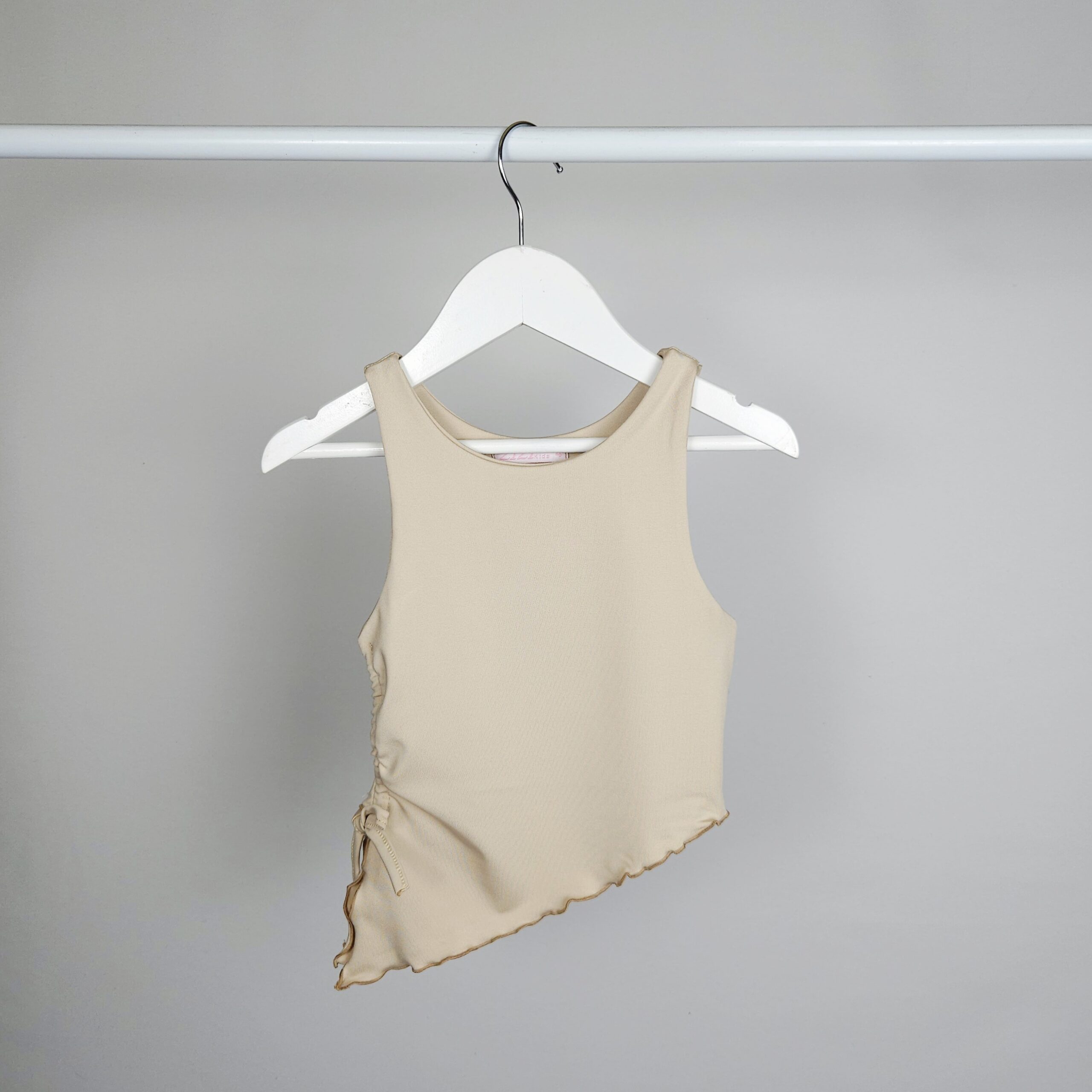 Musculosa Nena Microfibra Lisa Irregular con Fruce