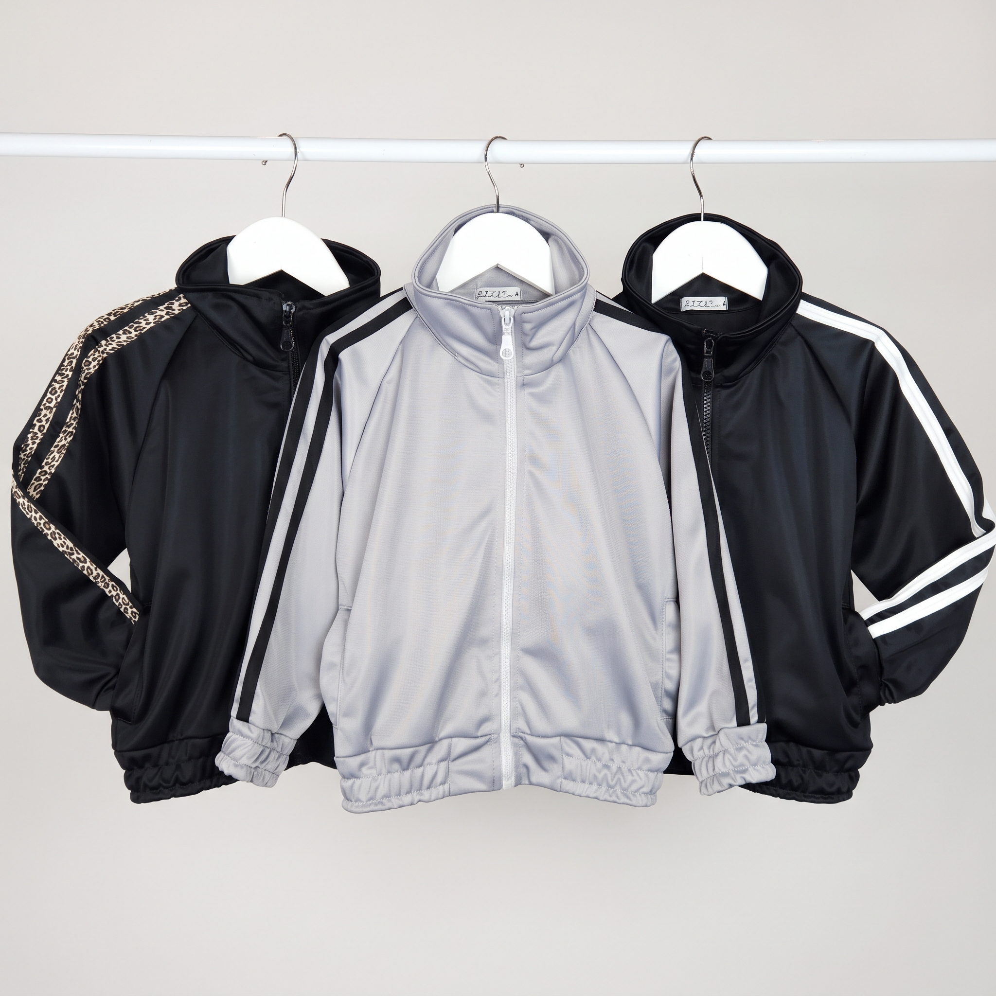 Campera Deportivo Liso con Tiras - Imagen 2